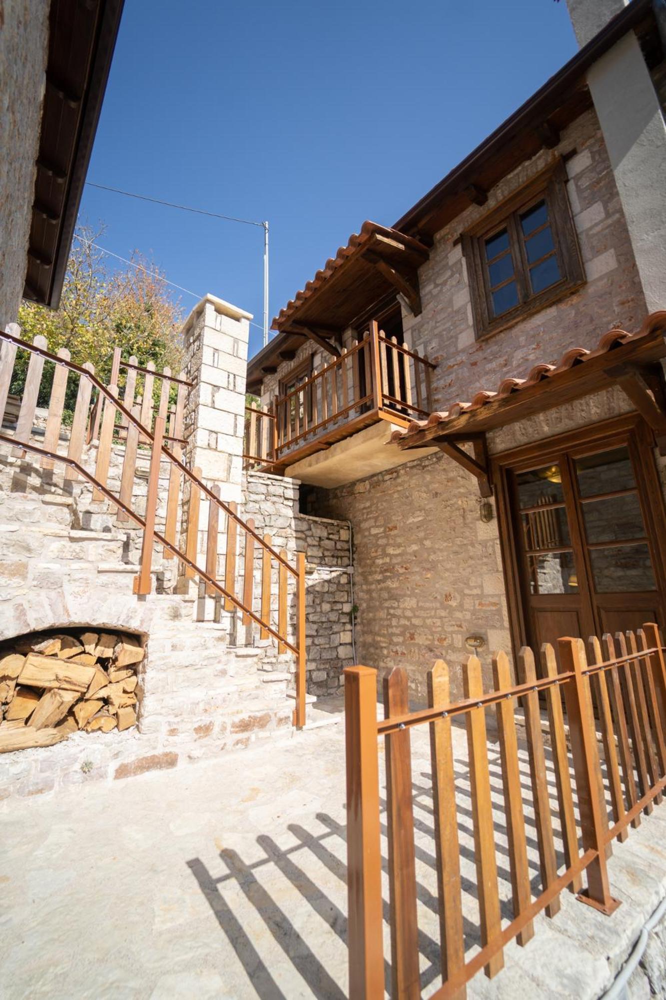 Villa Korfes-Κορφές Τριώροφη Βίλα Για Οικογένειες Και Παρέες Karpenisi Екстер'єр фото