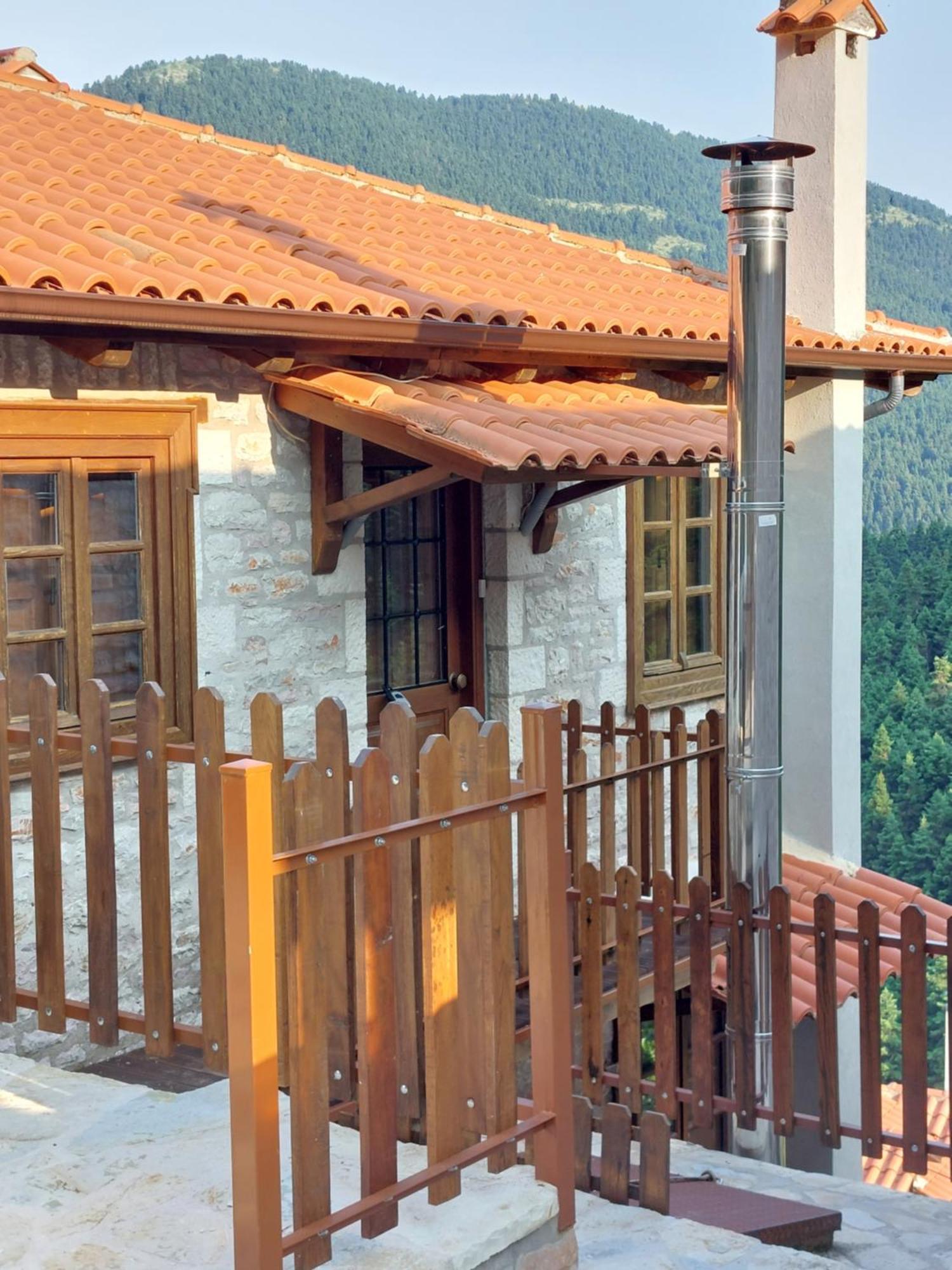 Villa Korfes-Κορφές Τριώροφη Βίλα Για Οικογένειες Και Παρέες Karpenisi Екстер'єр фото